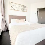 Apartment One Sky - Sleep 6 - Pools Cinema Sauna Gym Free Parking Brisbane