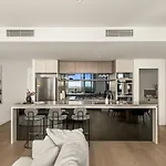 Lavish 3 Bedroom In Queens Wharf With Car Park