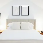 The Manhattan Collections Apartment *
