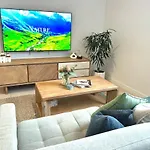 Cozy Valley Apartment In A Prime Location