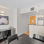 Story Bridge River Views, Pool, Sauna And Parking *