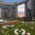 Queen's Wharf 1br With View, Pool And Free Parking Apartment