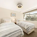 Riverside Living - Walk To Suncorp Stadium *