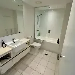Skyline Escape - 3 Bedroom With River Views Apartment