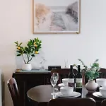 Modern 3br Near Uq, St Lucia