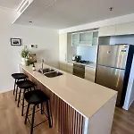 Skyline Escape - 3 Bedroom With River Views *