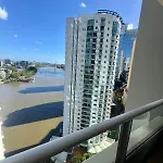 Skyline Escape - 3 Bedroom With River Views Apartment Brisbane