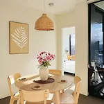 Apartment Amazing Views 2bd 2ba Homey Toowong Abode Pool M29