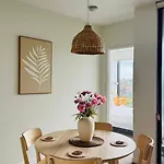 Amazing Views 2bd 2ba Homey Toowong Abode Pool M29 Apartment