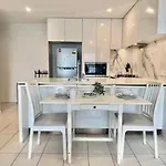 Luxury South Bank Apartment | City Views