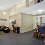 Toowong Inn & Suites