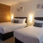 Airport Admiralty Motel