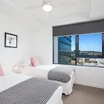 Keeping Cool On Connor - Executive 2Br Fortitude Valley Apartment With Pool And Views