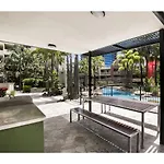 Sunny Poolside Retreat In The Heart Of The Valley