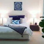 Sk2 - Charming Skyline Cbd W River Views 3 Bedroom Private Apartment