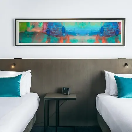 Eatons Hill Hotel 4*