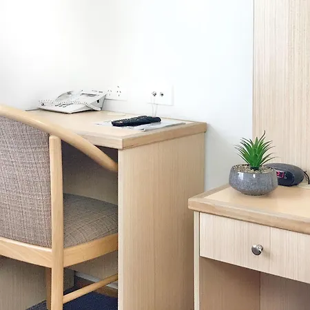 Airport Ascot Motel 4*