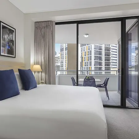 Oaks Aurora Aparthotel 4*