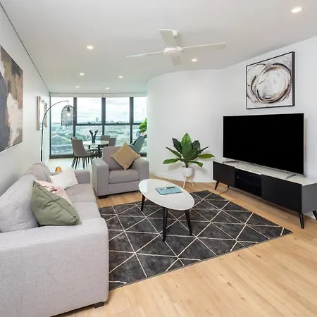 Apartment 1404 Sophistication And Luxury On The River By Stylish
