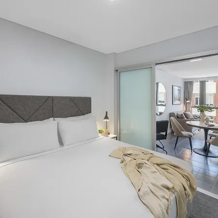 Meriton Adelaide Street, 5*
