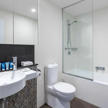 Hotel Meriton Adelaide Street,
