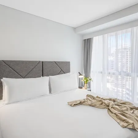 Hotel Meriton Adelaide Street,