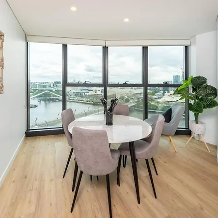 1404 Sophistication And Luxury On The River By Stylish Apartment Brisbane