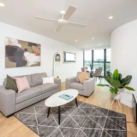 1404 Sophistication And Luxury On The River By Stylish *
