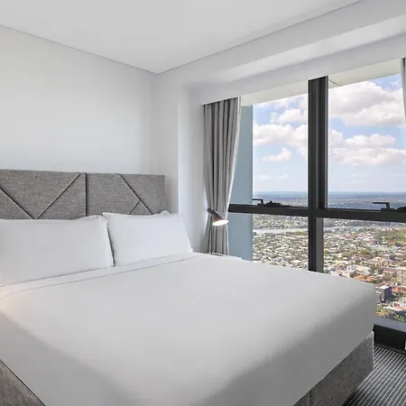 Hotel Meriton Adelaide Street, 5*