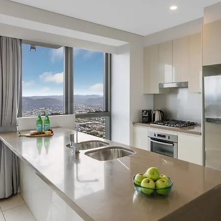 Hotel Meriton Adelaide Street,