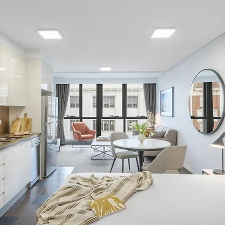 Meriton Adelaide Street, Hotel 5*