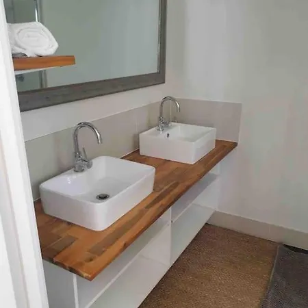 Apartment 4 Bedroom On The Ground Floor All For You