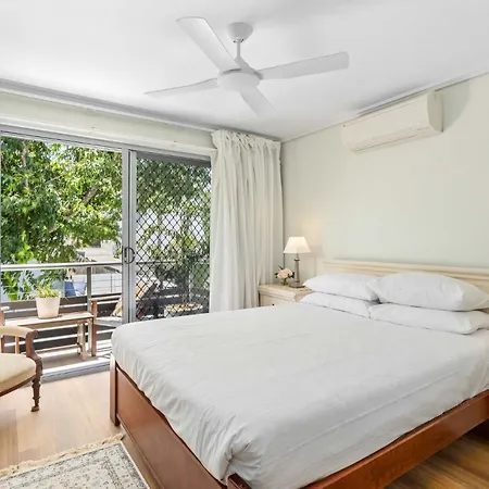 Holiday home Spaciously Eclectic 2-bed Townhouse