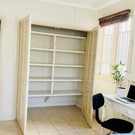 Apartment Boutique With Garage *