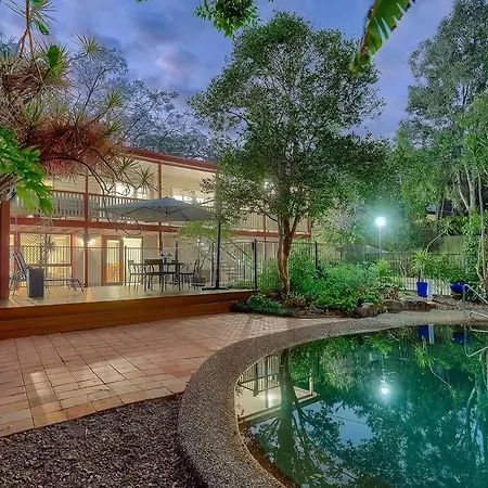 Authentic Queenslander In The Heart Of