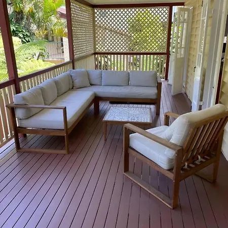 Authentic Queenslander In The Heart Of *