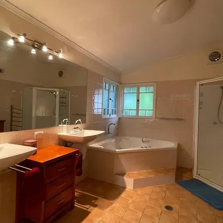 Authentic Queenslander In The Heart Of * Brisbane