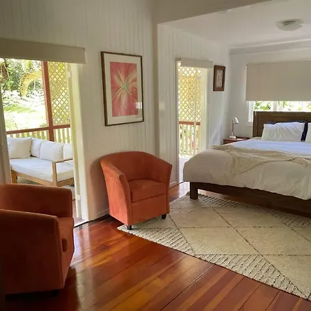 Authentic Queenslander In The Heart Of Villa