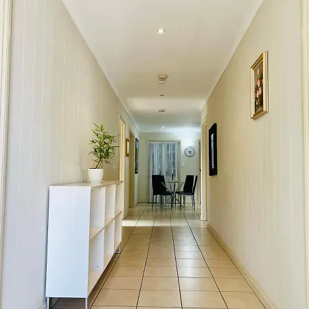 Boutique With Garage * Brisbane