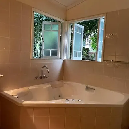 Authentic Queenslander In The Heart Of Villa *