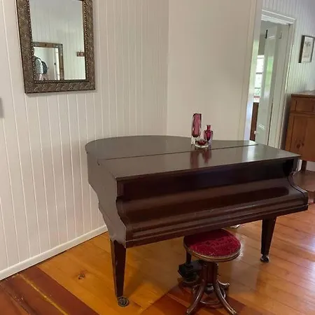 Authentic Queenslander In The Heart Of Villa