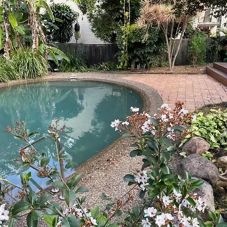 Authentic Queenslander In The Heart Of *