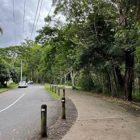 Authentic Queenslander In The Heart Of *