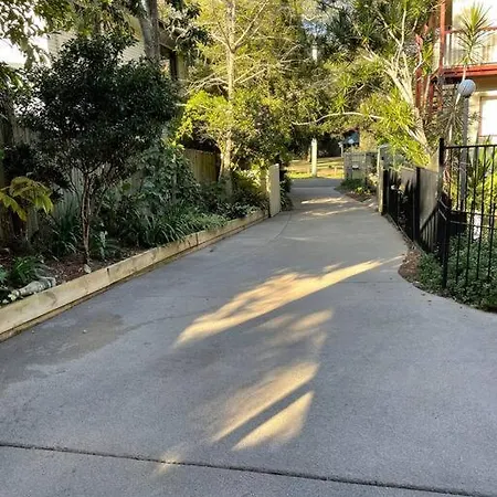 Authentic Queenslander In The Heart Of Brisbane