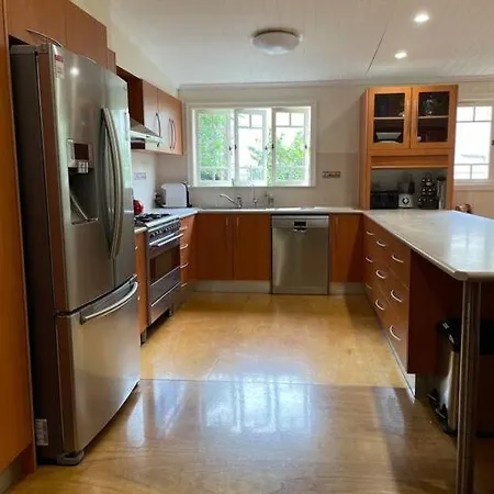 Authentic Queenslander In The Heart Of *