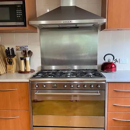 Authentic Queenslander In The Heart Of Villa Brisbane