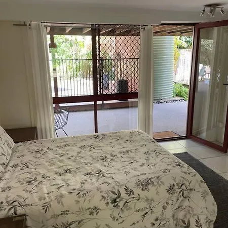 Authentic Queenslander In The Heart Of *