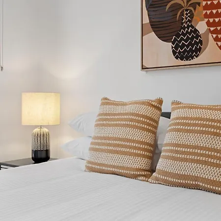 Cosy 2-bedroom With Pool, Gym & Parking Apartment Brisbane
