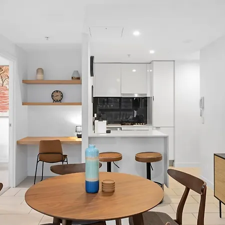 Cosy 2-bedroom With Pool, Gym & Parking Brisbane