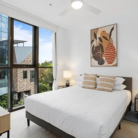 Cosy 2-bedroom With Pool, Gym & Parking Apartment